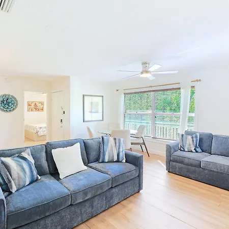 Newly Remodeled 8-Steps To Sand Path Of Beach! Unit A